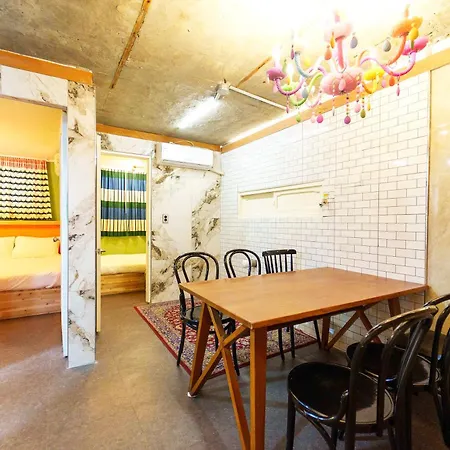 B-Gu & Anne House Hongik Station 아파트
