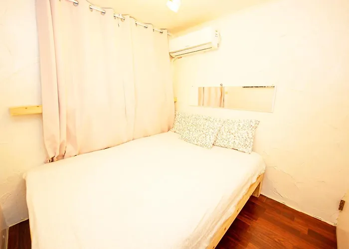 Apartment B-gu & Anne House Hongik Station *