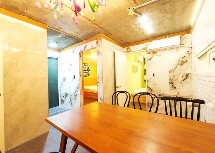 B-gu & Anne House Hongik Station Apartment