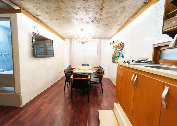 B-gu & Anne House Hongik Station Apartment *