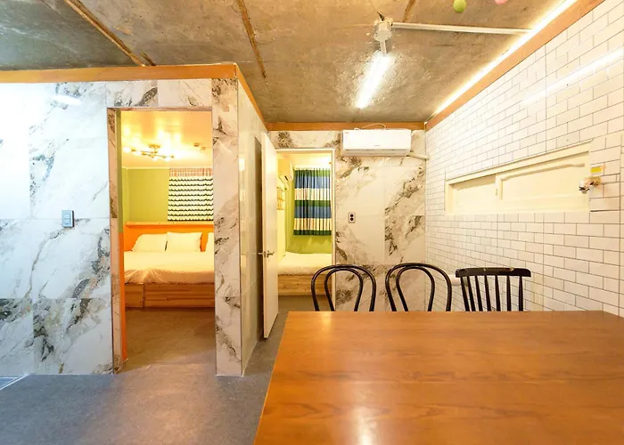 B-gu & Anne House Hongik Station Apartment Seoul