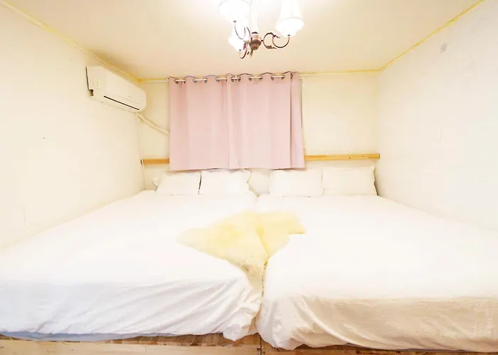 Apartment B-gu & Anne House Hongik Station *