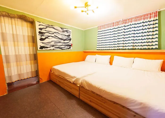 Apartment B-gu & Anne House Hongik Station *